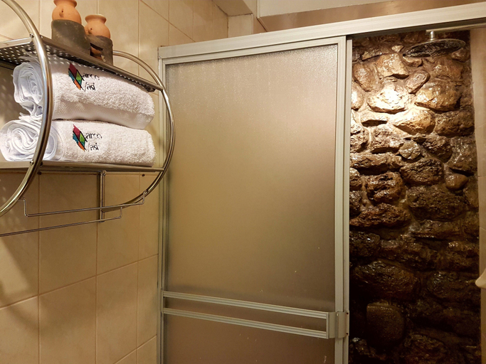 Bathroom 4, Marco Wasi - San Blas, Cusco