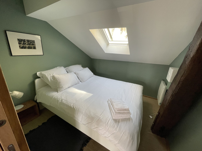 Bedroom 2, Café Vélo Nevers, Nièvre