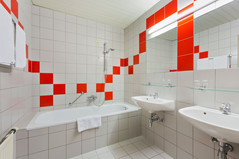 Bathroom 3, Motel Baden, Baden