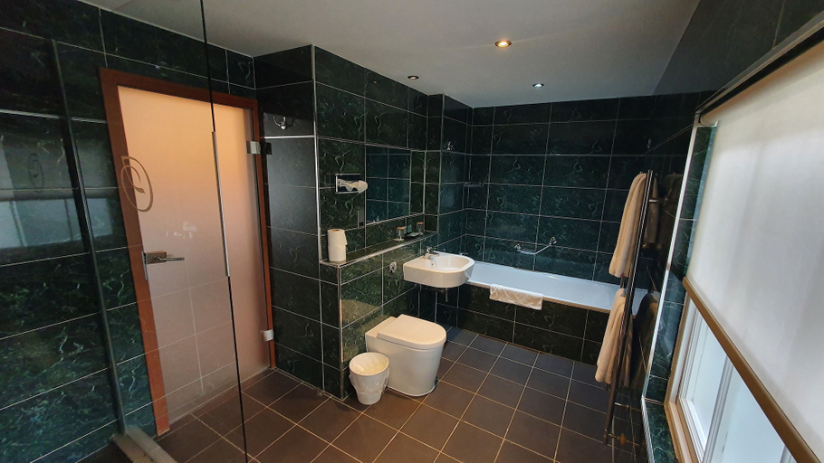 Bathroom 3, Owston Hall Hotel, Doncaster