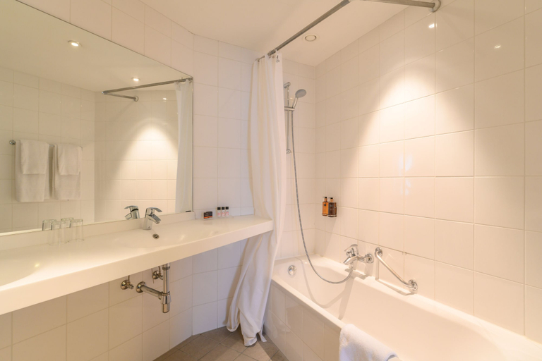 Bathroom 4, Alma Grand Place Hotel, Bruxelles