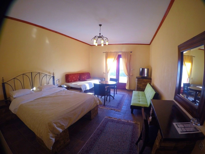 Bedroom 5, Loggas Hotel, West Macedonia
