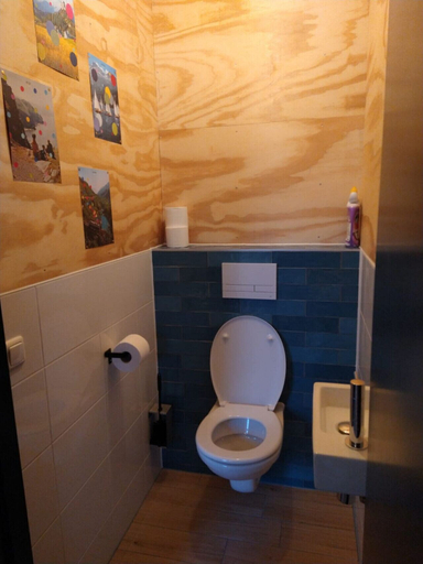 Bathroom 3, Swarm - 3 Waterlodges Naast Elkaar in Friesland, Boarnsterhim