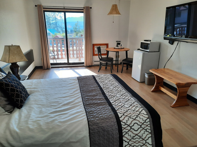 Bedroom 3, Alpen Motel, East Kootenay