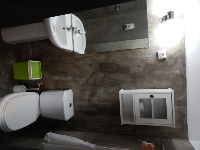 Bathroom 3, Jacaranda Guesthouse, Maputo