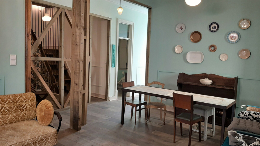 Dining 5, Beautiful Classic Designed 3-bed Villa in Lisboa, Lisbon