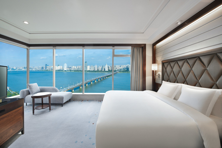 Bedroom 3, Crowne Plaza NANCHANG RIVERSIDE by IHG, Nanchang