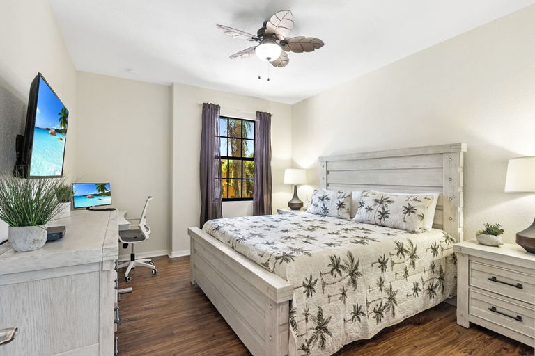 Bedroom, Paseo 4107, Lee