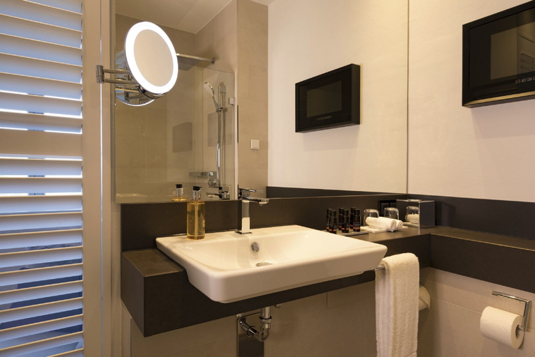 Bathroom 5, Hotel Brunnenhaus Schloss Landau, Waldeck-Frankenberg