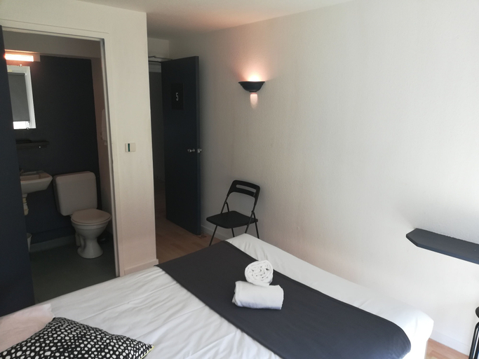 Bedroom 5, Le New Salin, Manche