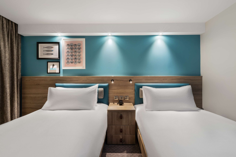 Bedroom 3, Hampton by Hilton Torquay, Torbay
