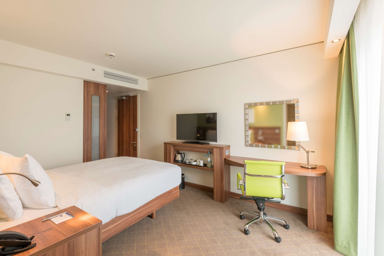 Bedroom 2, Hampton by Hilton Hamburg City Centre, Hamburg