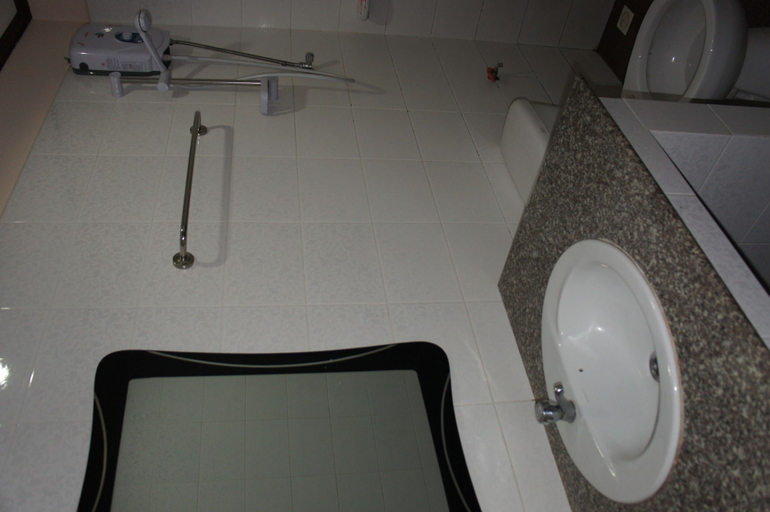 Bathroom 3, Chaleunehoung Hotel, Vientiane