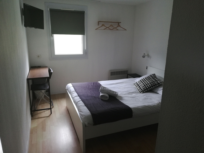 Bedroom 4, Le New Salin, Manche