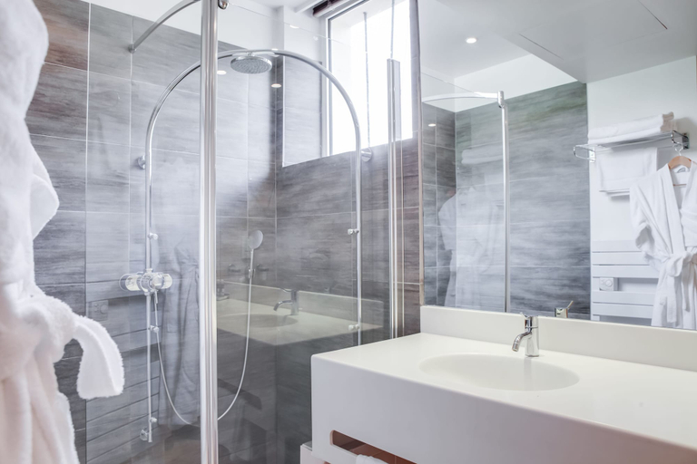 Bathroom 3, Hotel Chantilly Le Relais D'aumale, Oise