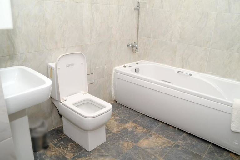 Bathroom, Supreme Place Hotel Abuja, AbujaMun