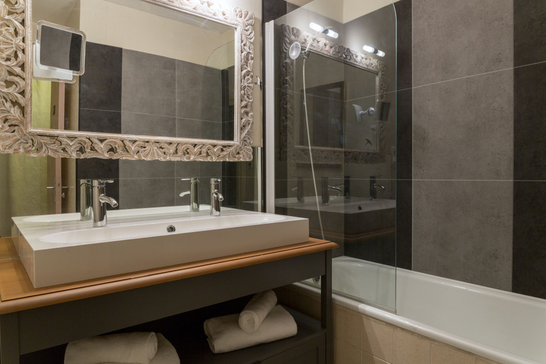 Bathroom 5, Logis Hotel Medieval, Ardèche