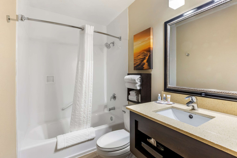 Bathroom 4, Comfort Inn San Diego Old Town, San Diego