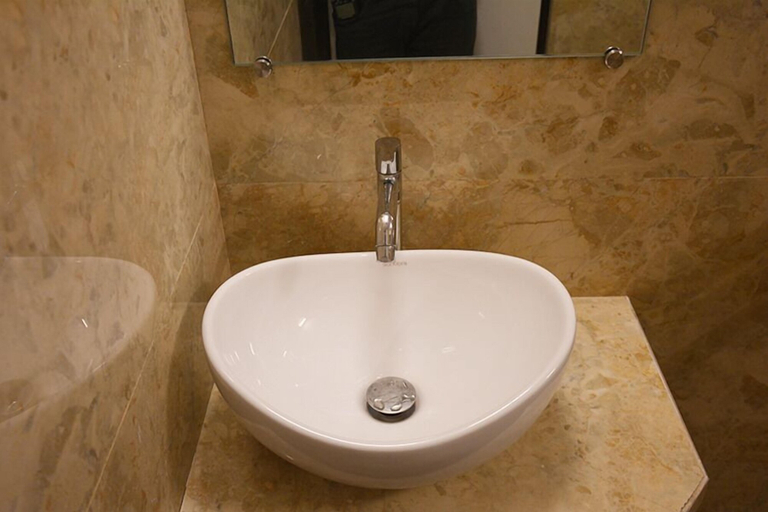 Bathroom 4, a1 Hotel, Mumbai Suburban