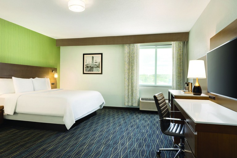 Bedroom 2, Radisson Hotel Grand Rapids Riverfront, Kent