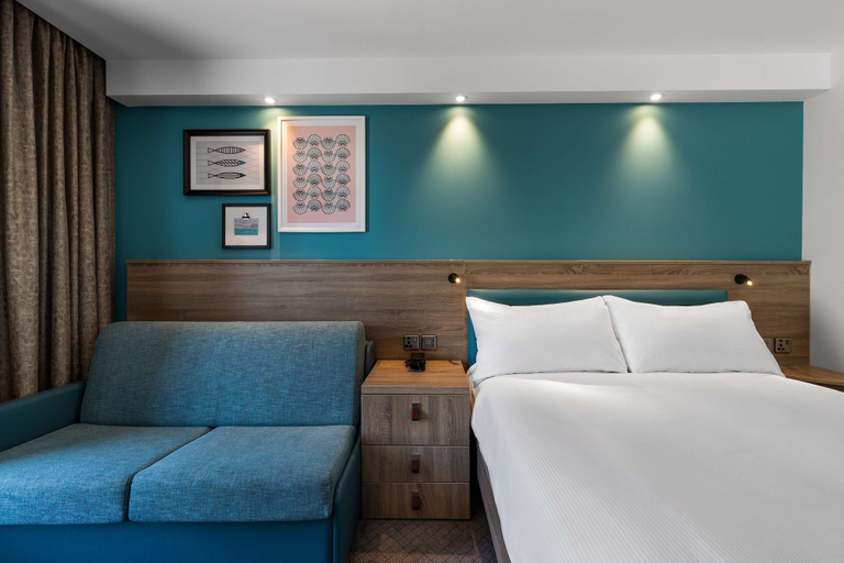 Bedroom 3, Hampton by Hilton Torquay, Torbay