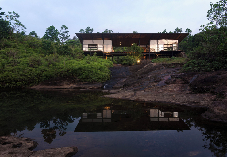 Exterior & Views