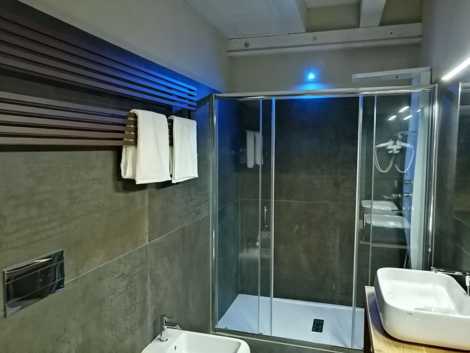 Bathroom 5, Ballium Luxury Relais, Syracuse