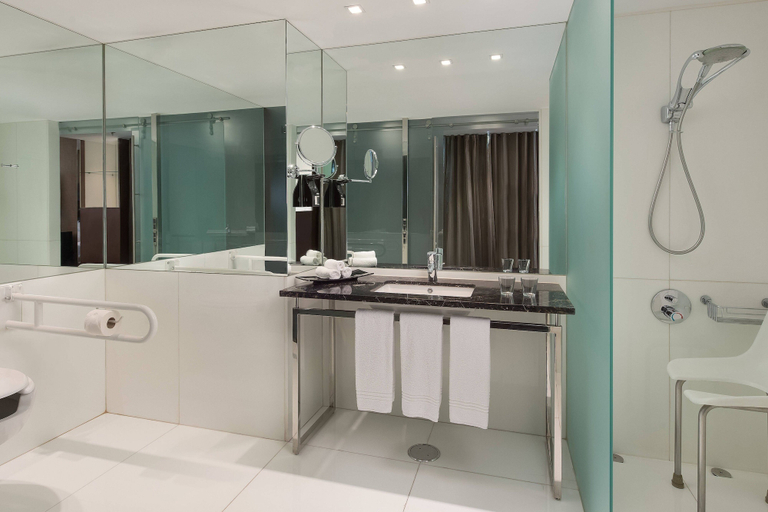 Bathroom 5, Sheraton Lisboa Hotel & Spa, Lisbon