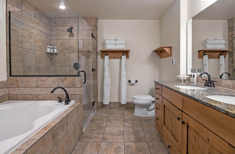 Bathroom 5, Newpark Resort, Summit