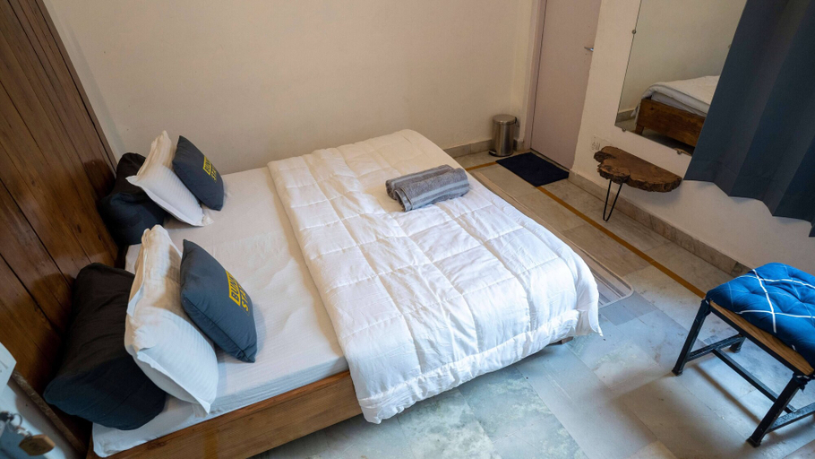 Bedroom 4, Riverside home by bunkstay, Garhwal