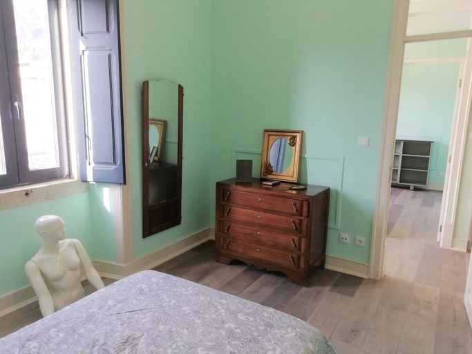Room 4, Beautiful Classic Designed 3-bed Villa in Lisboa, Lisbon