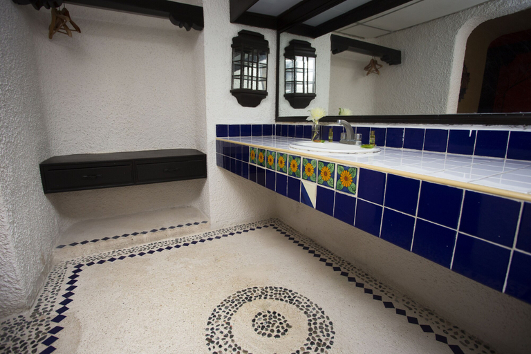 Bathroom 4, Hotel Xbalamqué Boutique & Spa, Isla Mujeres