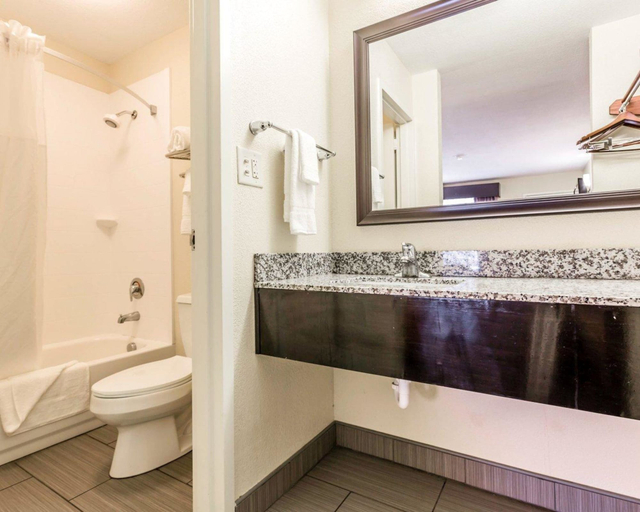 Bathroom 4, Quality Inn Mt. Pleasant, Charleston