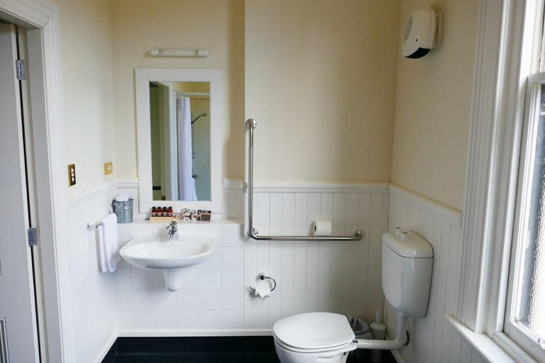 Bathroom 3, Highland House Boutique Hotel, Dunedin