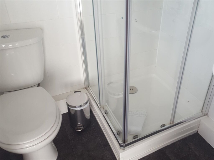 Bathroom 3, The Village Inn, North Yorkshire