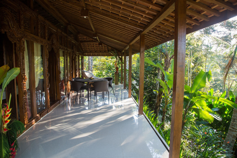 Exterior & Views 4