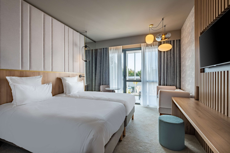 Bedroom 3, Golden Tulip Lyon Ouest Techlid - Hotel and Spa, Rhône