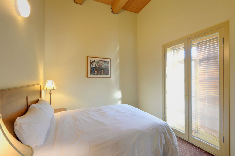 Bedroom 2, Swans Brewery, Pub and Hotel, Capital