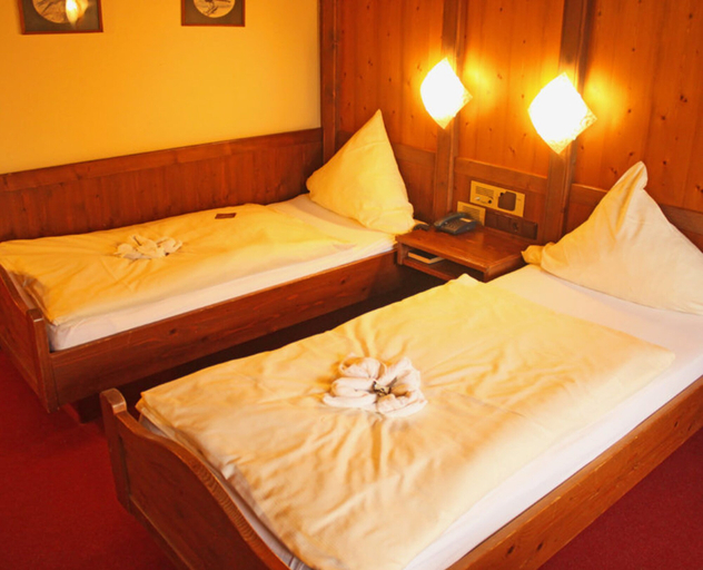 Bedroom 3, Hotel Haus Krone, Saarpfalz-Kreis