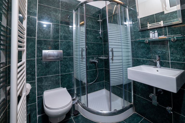 Bathroom 5, Brettania Hotel, Epirus