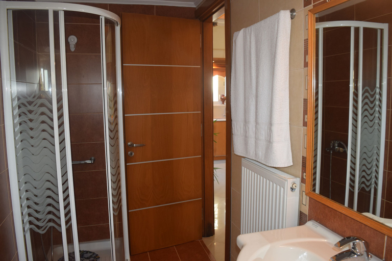 Bathroom 4, Zoi's Holidays Apartment, Crete