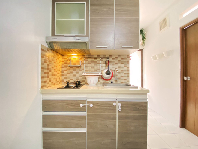 Private kitchen 3, Fancy Designed 2Br At Gateway Ahmad Yani Cicadas Apartment, Bandung