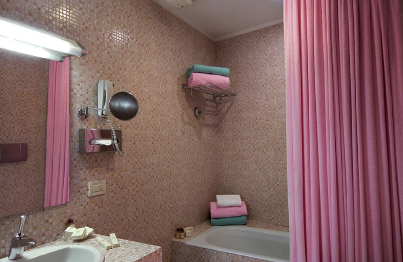 Bathroom 5, Hotel Columbia, Rome