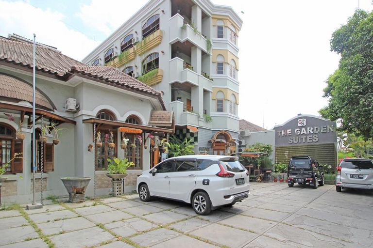 Exterior & Views 2, RedDoorz Premium At The Garden Suites Solo, Solo