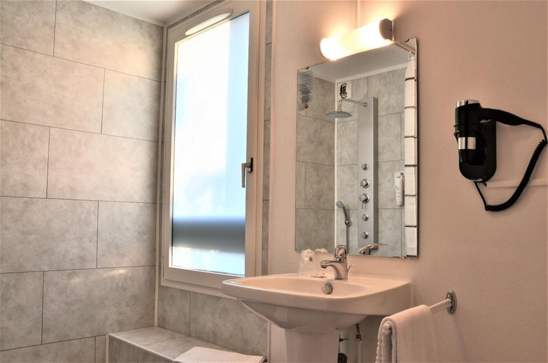 Bathroom 4, The Originals City, Hôtel Amys, Hautes-Pyrénées