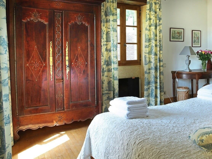 Bedroom 2, Chambre D'hôtes La Rossillonie, Dordogne