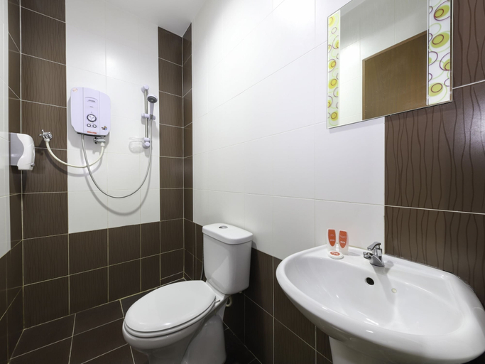 Bathroom 4, Collection O Shah Alam Formerly Hotel SMC Seksyen 13, Shah Alam