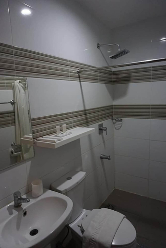 Bathroom, Palau Hotel, San Carlos City