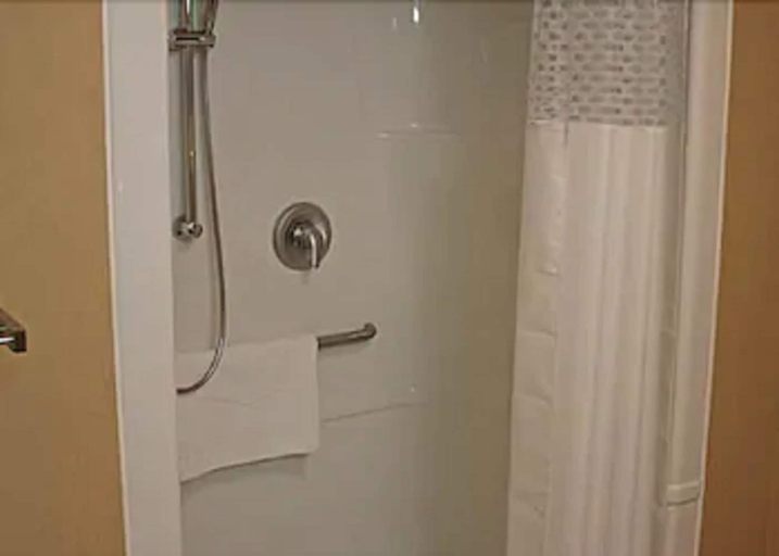 Bathroom 4, Hampton Inn by Hilton North Bay, Nipissing
