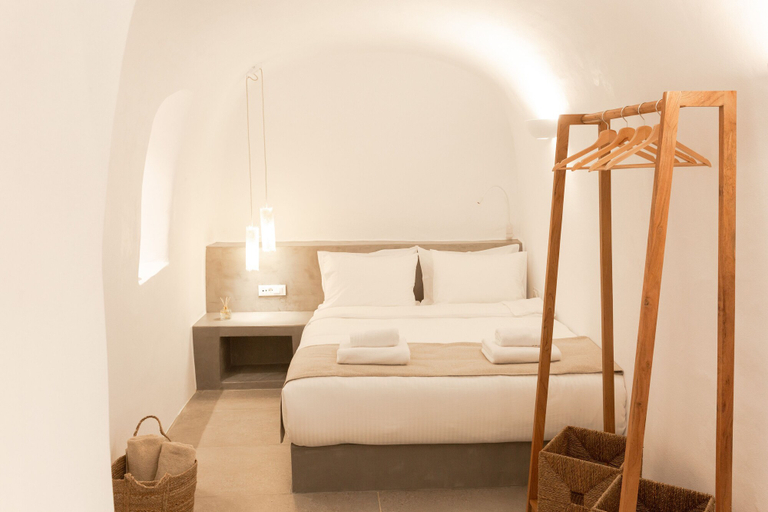 Bedroom 4, Cydonia Caves, South Aegean